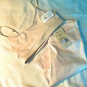 NWT- FABLETICS-  iridescent ivory sports bra